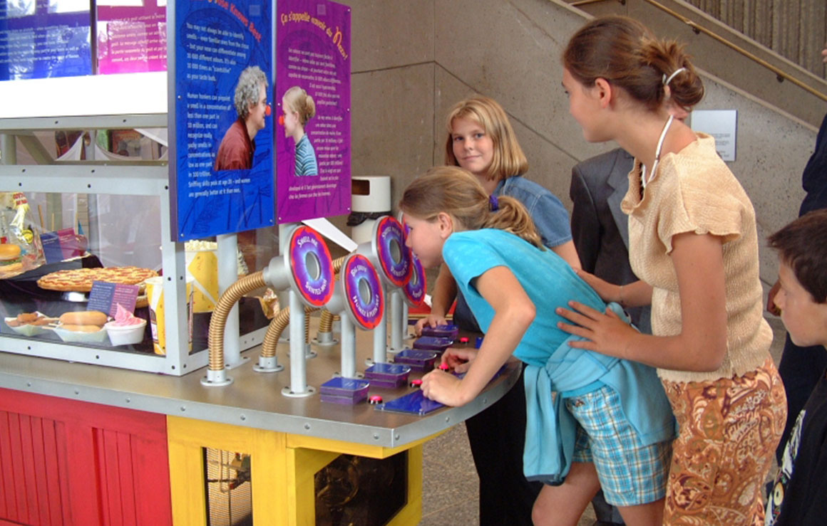 Children learn about Circus smells.