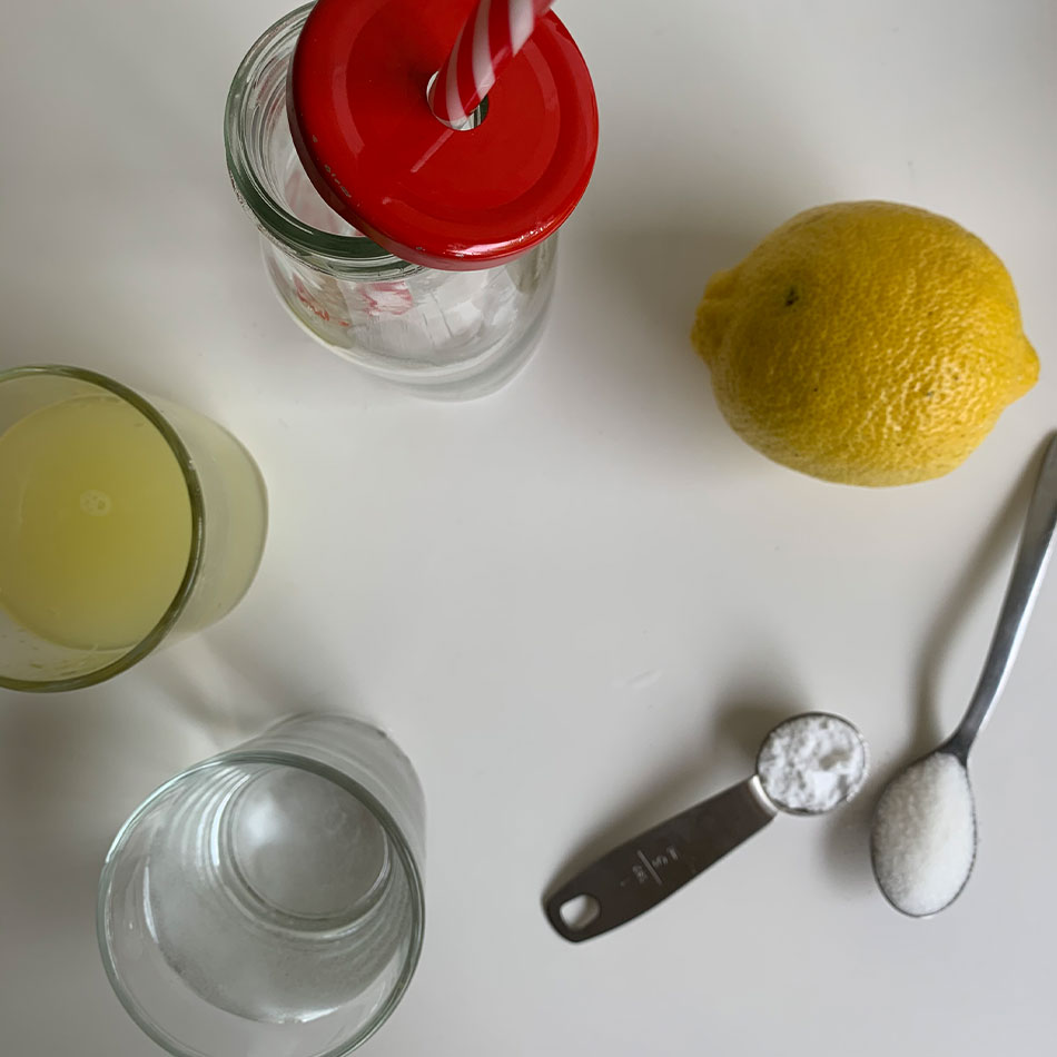 The ingredients used to make fizzy lemonade.